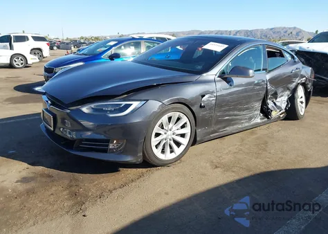 2018 Tesla Model S 100D/75D/P100D z USA, uszkodzony, nr VIN 5YJSA1E22JF275460